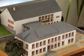Jubiläumsfeier soll Borstendorfer Kreiskulturhaus beleben - Das Modell des Kulturhauses steht im Rathaus Borstendorf.