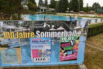 Jubiläumsfete im Glauchauer Sommerbad: Was Besucher wissen sollten - Am Samstag ist es so weit: Glauchau feiert 100 Jahre Sommerbad mit einer großen Fete.