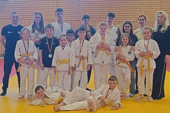 Judo: ASV Oelsnitz holt sechsmal Gold – JC Dynamo mit zwei ersten Plätzen - Die Delegation des ASV Oelsnitz.