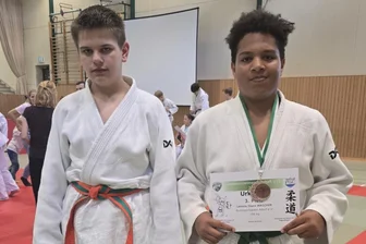 Judo: Drei Vogtländer lösen Ticket für Mitteldeutsche Meisterschaft - Lennox Wascher vom BSV Adorf (rechts) holte Bronze, Teamkamerad David Figura wurde Siebenter.