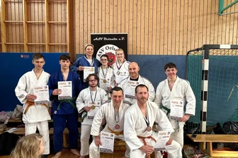 Judoka des ASV Oelsnitz holen sechsmal Edelmetall in Thüringen - Die Oelsnitzer Judoka nach ihrem erfolgreichen Auftritt in Auma.
