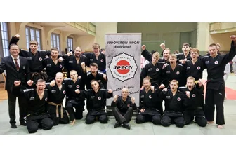 Judoka des JV Ippon Rodewisch wappnen sich für die neue Saison - Das große Team des JV Ippon Rodewisch beim Traditionsturnier in Crimmitschau.