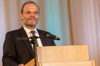 Jüdische Spuren in der Stadtgeschichte - Felix Klein, Beauftragter der Bundesregierung für jüdisches Leben in Deutschland, war am Dienstag zu Gast in Annaberg-Buchholz. Anlass des Besuches war das Jubiläumsjahr "1700 Jahre jüdisches Leben in Deutschland", in dem es auch Veranstaltungen in Annaberg-Buchholz gibt. 