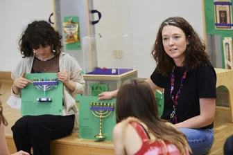 Jüdisches Museum Berlin: Mobile Ausstellung in Freiberger Schule - Das Jüdische Museum Berlin macht diese Woche Station in Freiberg.