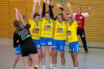 Jugend übernimmt Verantwortung - Nicht nur in dieser Szene bewiesen die Marienbergerinnen Leonie Tinney, Emma Bielawny, Kristin Tippmann-Wendrock und Sylke Sowa inklusive der Torhüterin Julia Kluge (von links) tollen Zusammenhalt. 