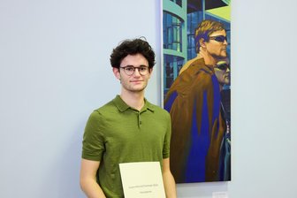 Jugend-Kunst-Triennale 2024: Ausstellung wird in Zwickau gezeigt - Jonathan Löscher aus Zwickau hat einen der Hauptpreise bei der Jugend-Kunst-Triennale 2024 gewonnen.