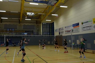 Jugend trainiert für Olympia: Schon das dritte Volleyballteam aus Auerbach qualifiziert - Vier Teams duellierten sich am Donnerstag beim Regionalfinale in der Sporthalle Oelsnitz.