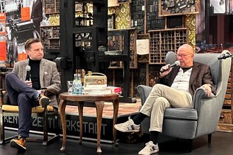 Jugend zu DDR-Zeiten in Flöha: Stefan Tschök liest in der Historischen Schauweberei Braunsdorf aus seinem neuen Buch - Stefan Tschök (rechts) und Verlagsgeschäftsführer Christian Wobst in der Frankenberger Zeitwerkstadt.