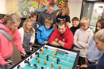 Jugendarbeit in Penig: Jugendliche sollen Treffpunkt bekommen statt mobiler Hilfe - Die Geringswalder sind Penig um einiges voraus, sie haben einen Jugendclub. Erzieher Nino Mihaly (Mitte) ist hier oft mit von der Partie.