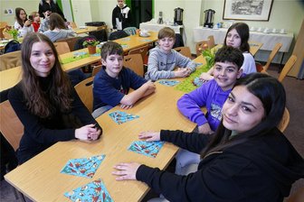 Jugendaustausch mit Polen und Italien: Amtsberg beeindruckt junge Besucher - Für Jette Butter, Nick Friedrich, Michal Benedyczak, Izabela Kaszuba, Francesco Ian Pontone und Beatrice Giselle Cocanocco (von links) haben die ersten beiden Stationen des Jugendaustauschs viele schöne Erfahrungen mit sich gebracht.