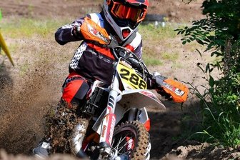 "Jugendbrigade" gibt kräftig Gas - Lenny Reimer ist einer der erfolgreichen Nachwuchspiloten des MC Flöha. Beim diesjährigen Enduro-Jugend-Cup Sachsen gewann er die Gesamtwertung der Klasse bis 65 Kubikzentimeter. 