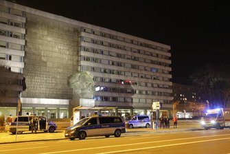 Bei der Tat an der Brückenstraße sollen fünf Jugendliche beteiligt gewesen sein.