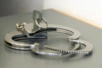 Jugendliche rauben Senior aus - 15-Jährige vorläufig festgenommen - 