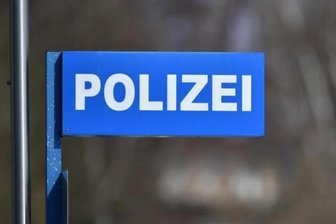 Jugendliche werfen Böller von Scherbergbrücke -