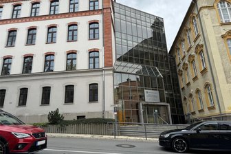 Jugendlicher bedroht Mitschüler mit Softair-Pistole: Polizeieinsatz an Schule in Annaberg-Buchholz - Am Beruflichen Schulzentrum in Annaberg-Buchholz hat ein Jugendlicher Mitschüler mit einer Softair-Waffe bedroht.