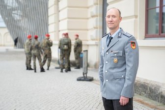 Jugendoffizier über Wehrdienstdebatte in Schulen: „Manche wollen lieber nach Russland auswandern“ - Steffen Schwabe ist Jugendoffizier der Bundeswehr und spricht mit Schulklassen über Sicherheitspolitik.