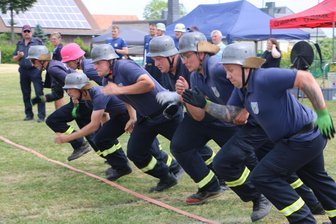 Jugendteams bleiben Feuerwehr-Wettkampf im Vogtland fern: „Ich kann nicht verstehen, warum sie nicht kommen“ - Die Bösenbrunner Feuerwehr: Konzentration am Start.