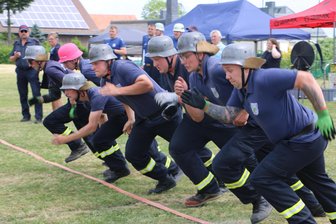 Jugendteams bleiben Feuerwehr-Wettkampf im Vogtland fern: „Ich kann nicht verstehen, warum sie nicht kommen“ - Die Bösenbrunner Feuerwehr: Konzentration am Start.