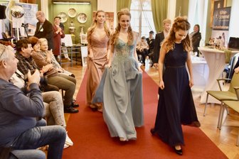 Jugendweihe: In Lichtenwalde gab es Tipps und Trends zum großen Tag für Teenager - Was Teenager zur Jugendweihe tragen, wurde am Sonntag bei der Messe „Emotions“ gezeigt.