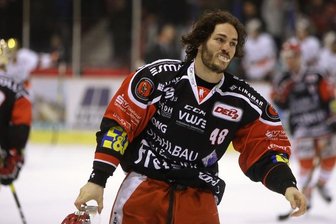 Julian Talbot verlängert bei den Eispiraten - Julian Talbot spielt auch in der kommenden Saison für die Eispiraten Crimmitschau.