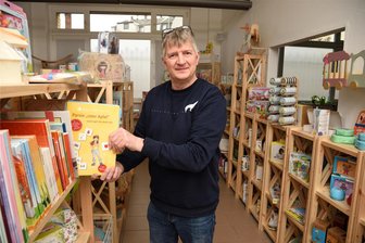 Jumi Kinderhilfe baut Angebot in Oelsnitz aus und wird auch mobil aktiv - Vereinsvorsitzender Mathias Stempell von der Jumi Kinderhilfe am Vereinssitz in Oelsnitz, dessen Nutzung ausgebaut und um mobile Angebote für Kinder und Jugendliche erweitert werden soll.