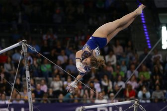 Jung und stark: Chemnitzerin soll deutsche Turnriege ins EM-Finale führen - Karina Schönmaier bei einer Übung am Schwebeballen.