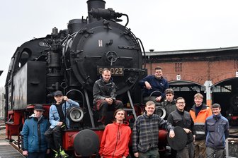 Jung und technikaffin trifft historische Technik in Chemnitz: Was zwei 17-Jährige an den Schauplatz Eisenbahn zieht - Jung und technikaffin: Die „Jugendbrigade“ am Schauplatz Eisenbahn.