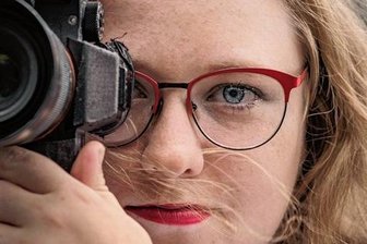 Junge Auerbacher Fotografin mit Blick auf die Wismut erfolgreich - Anne Werner, Fotojournalistin (26) aus Auerbach.