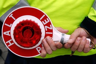Junge Autofahrerin rast mit fast 100 km/h durch Aue -