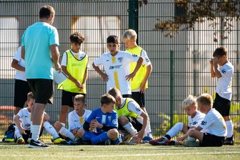 Junge BSC-Fußballer bei früherem DDR-Serienmeister zu Gast - Neue Erfahrungen gesammelt: Die D-Junioren-Fußballer des BSC Freiberg mit Trainer Sebastian May waren beim Leistungsvergleich im Sportforum Hohenschönhausen dabei, zu dem der BFC Dynamo eingeladen hatte.