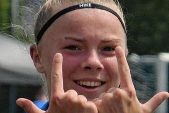 Junge Damen im DFB-Pokal am Ball - Fußballspielerin Davina Graf.