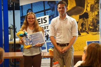 Junge Ehrenamtliche im Rampenlicht: Kreissportbund Mittelsachsen sucht wieder „Vereinsfunken“ - Im vergangenen Jahr gehörte unter anderem Jasmin Zwinzscher vom RFV Striegistal zu den Vereinsfunken und wurde von Philipp Hartewig, dem Vorsitzenden der Kreissportjugend, geehrt.
