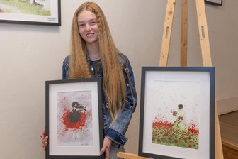 Junge Erzgebirgerin zeigt Aquarellmalerei in Annabergs Stadtbibliothek - Samara Silze stellt Aquarellmalerei in der Annaberger Stadtbibliothek aus.