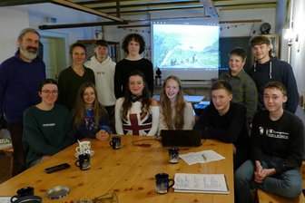 Junge Expedition aus dem Erzgebirge meistert am Polarkreis so manches Abenteuer - Zusammen mit Kay Meister und Babett Schreiter (hinten von links) haben die Jugendlichen in den vergangenen Wochen ihren Vortrag über die Expedition vorbereitet.
