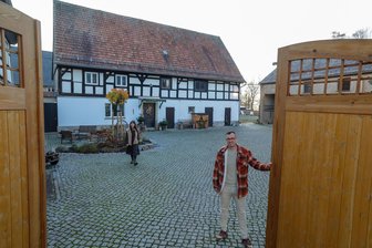 Junge Familie erfüllt sich in Westsachsen ihren Lebenstraum - Familie Waida aus Niederschindmaas heißt auf ihrem „Familienhof“ die Gäste herzlich willkommen.