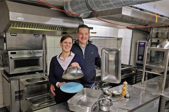 Junge Familie übernimmt legendäre Erbschänke in Glauchau - Aline und Benny Treiber haben die Erbschänke in Wernsdorf übernommen. 