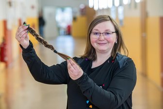 Junge Frau aus dem Erzgebirge spendet Haare für krebskranke Kinder - Franziska Noak aus Eibenstock spendet regelmäßig ihre Haare.
