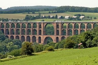 Junge Frauen halten Polizei in Atem: Selfies auf der Göltzschtalbrücke - 