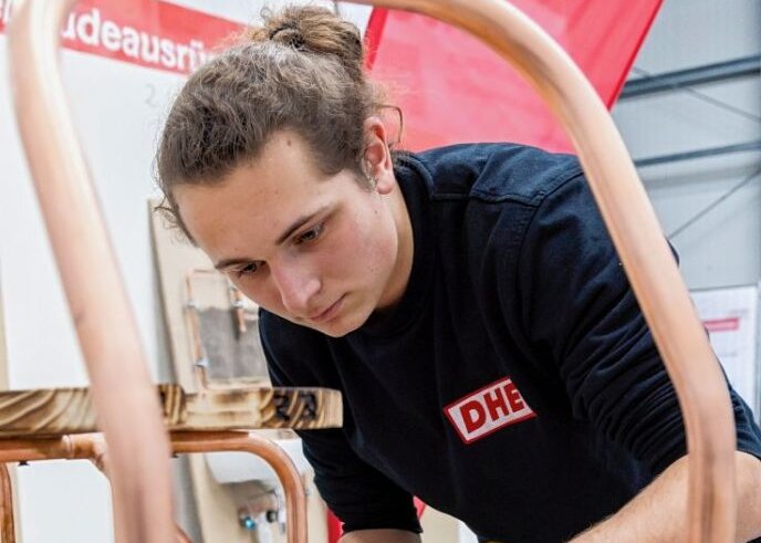 Junge Handwerker wetteifern im Erzgebirge um jeden Millimeter - Der 18-jährige Lennart Seidel aus dem vogtländischen Oberzwota hat für Übungszwecke zum Thema Löten einen Schlitten konstruiert.