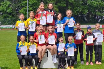 Junge Leichtathleten aus der Region Stollberg überzeugen bei Regionalmeisterschaften - Für die Sieger gab es Urkunden und Medaillen.