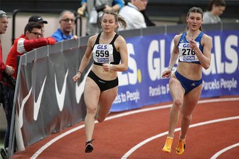 Junge Leichtathleten aus Mittelsachsen überzeugen im Konzert der „Großen“ - Starker Auftritt: Anna Weichelt aus Weißenborn, hier Kopf-an-Kopf mit Johanna Martin vom 1. LAV Rostock, lief bei der U-20-DM in Dortmund mit neuer Bestzeit ins A-Finale über 400 Meter.