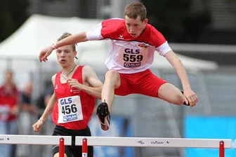 Junge Leichtathleten des TSV Fortschritt Mittweida überzeugen in Schwaben - Nick Meyer (r.) schaffte in Stuttgart über 300 Meter Hürden den Einzug ins B-Finale und wurde am Ende Zwölfter. Auch seine Vereinskollegen haben nach der DM in Stuttgart Lust auf mehr.