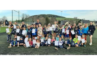 Junge Leichtathletik-Sparte aus Crottendorf überzeugt bei Premiere - Gute Laune und starke Ergebnisse: Das 1. Sportfest der Crottendorfer Leichtathleten war ein voller Erfolg.