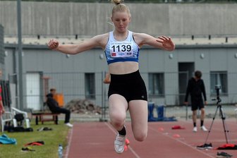 Junge Leichtathletin sattelt um - Der Dreisprung spielt bei Lucy Queck nur noch die zweite Geige. Die 16-Jährige Auerbacherin sieht ihre sportliche Zukunft stattdessen im Reitsport.