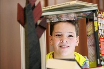 Junge Literatur in Augustusburg, internationales Konzert im Kloster Buch: Fünf Tipps für das Wochenende in Mittelsachsen - Johannes Hübler aus Eppendorf heimste beim 14. Nachwuchsförderpreis Literatur im Erzgebirge den Juniorpreis Epik ein.