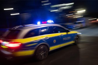 Junge Männer versprühen in Plauener Straßenbahn Reizgas - Einen Polizeieinsatz gab es am Dienstagabend in einer Straßenbahn am Oberen Bahnhof.