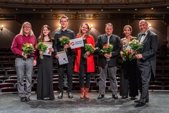 Junge Musiker im Vogtland preisgekrönt - Preisträger und Professoren der Chursächsischen Meisterkurse mit Dirigent Florian Merz.