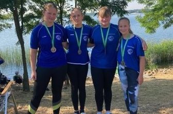 Junge Paddler auf Titeljagd - Lilly Schafferhans, Livia Kaldenhoff, Laura Striegler und Marlene Ahnert (v. l. n. r.) waren in Lohsa erfolgreich.