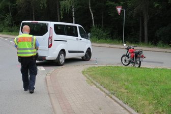 Junge Simsonfahrerin bei Unfall schwer verletzt -
