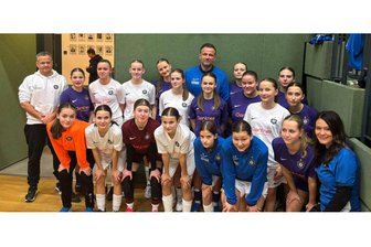 Junge Veilchen und ihre Fußballreise in den hohen Norden: So fällt das Fazit aus - In Güstrow stellten sich die B-Juniorinnen des FCE hochkarätiger Konkurrenz.